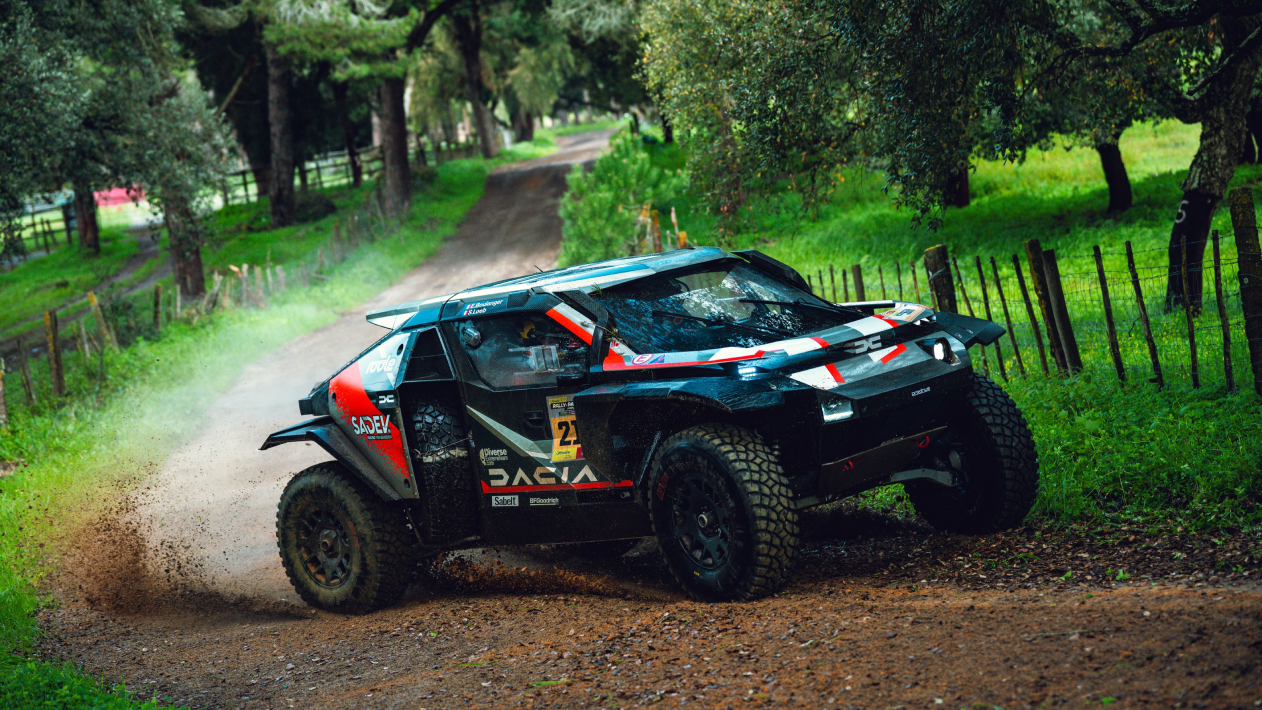 loeb-conduce-echipa-dacia-sandriders-in-portugalia